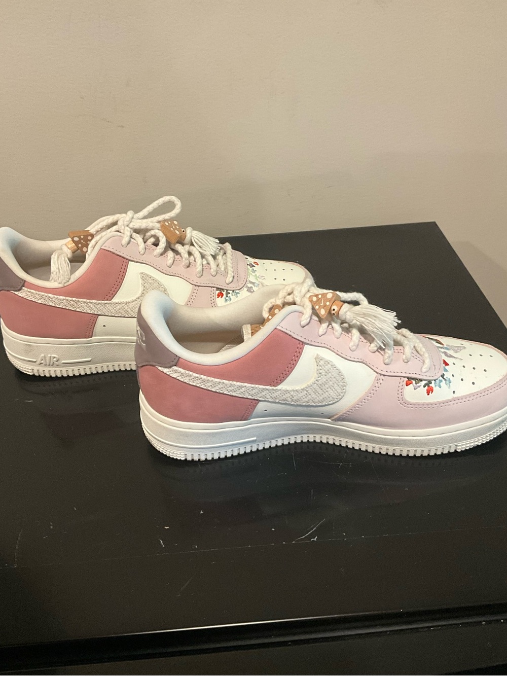 Nike Air Pink and White Low-Top Sneakers with Tassel Laces Size 9 - Picture 6 of 12